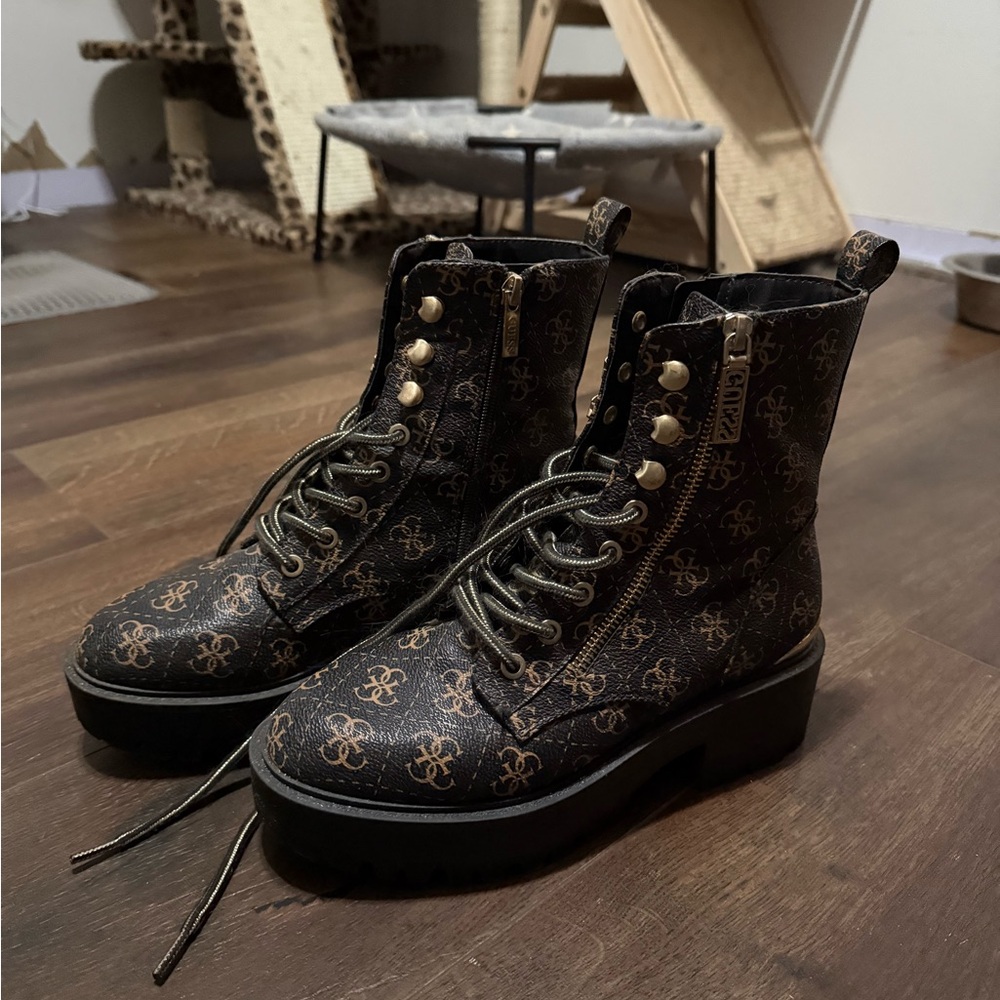 Guess boots